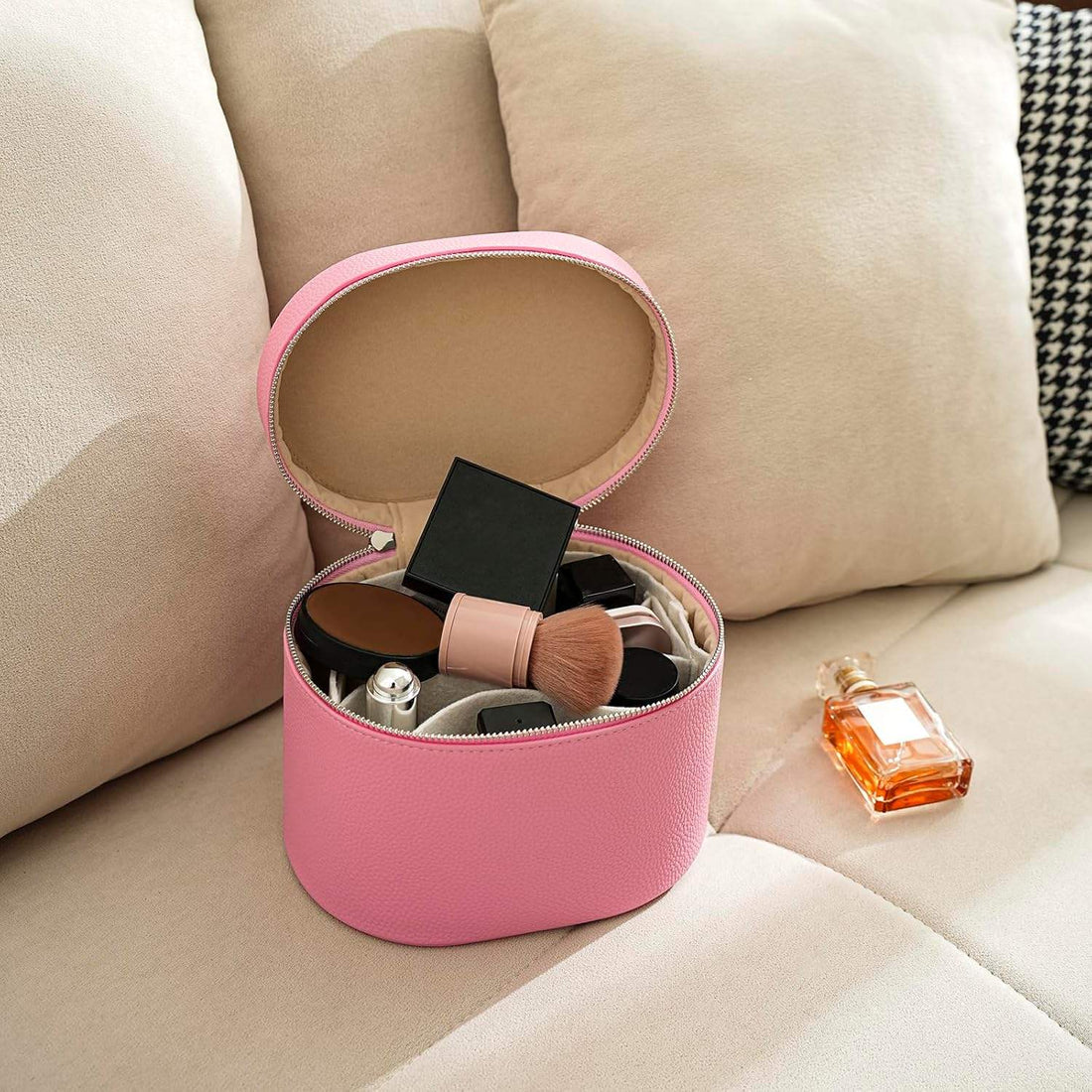 Round Divided Travel Cosmetic Storage Case